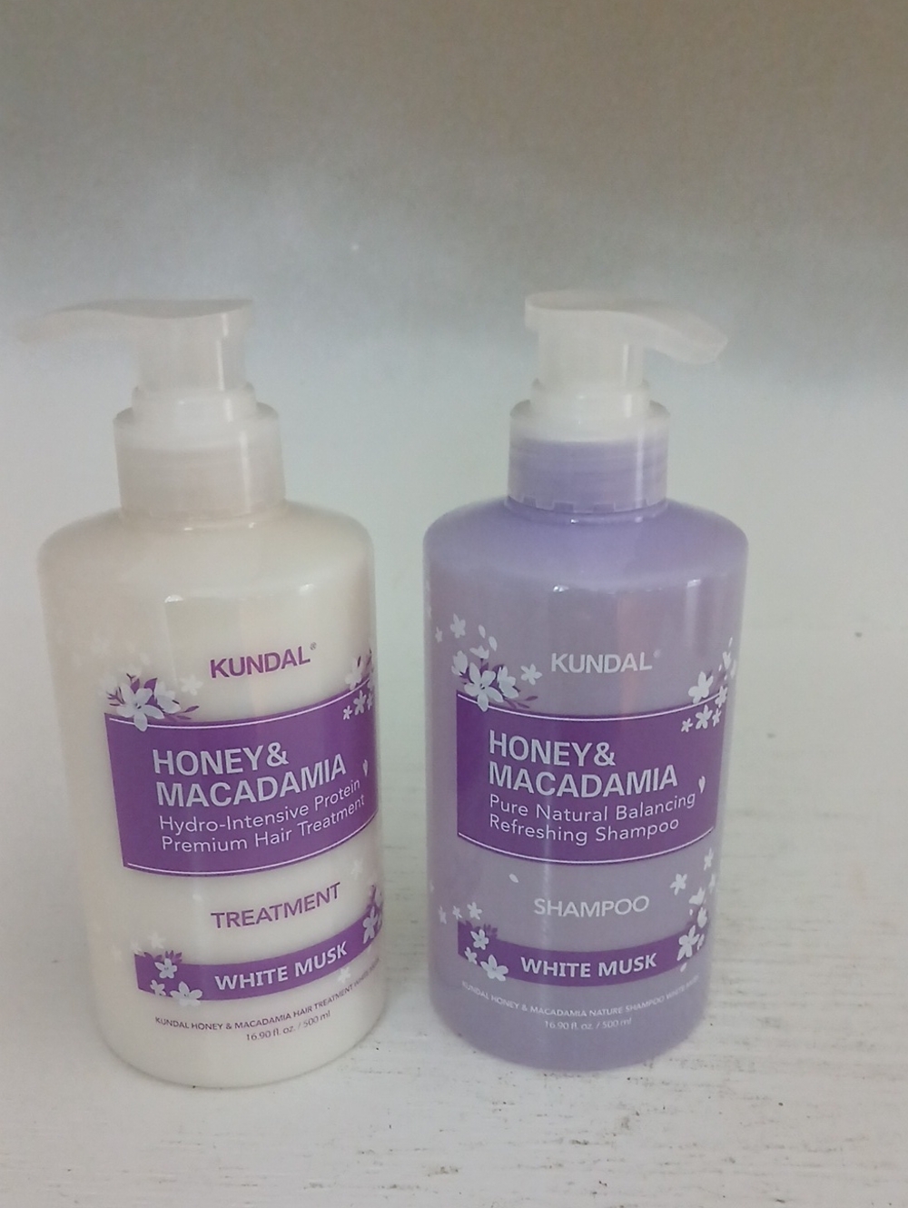 Kundal Honey & Macadamia White Musk Shampoo Or Treatment